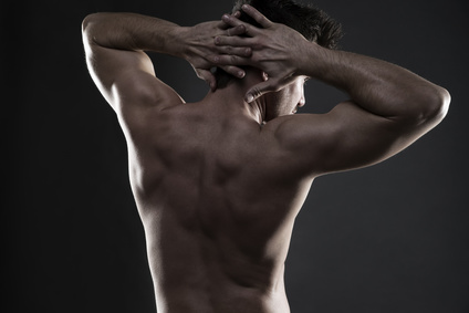 Latissimustraining: Foto von einem durchtrainierten männlichen Rücken mit Muskeln