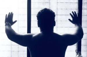 Rautenmuskel trainieren: Foto von einem durchtrainierten männlichen Rücken