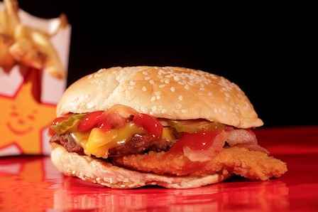 Ungesunde Lebensmittel: Foto von einem Burger als Fast Food.