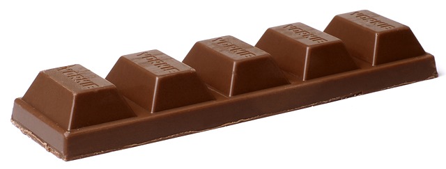 Ungesunde Lebensmittel: Foto von einer Reihe Schokolade.